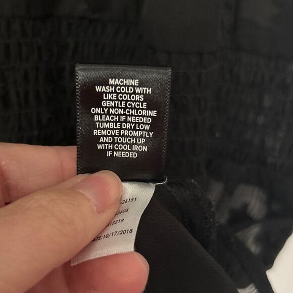 Torrid Women’s Black Sleeveless Button Front Blouse Sheer Star Pattern Size 3X - Picture 8 of 12